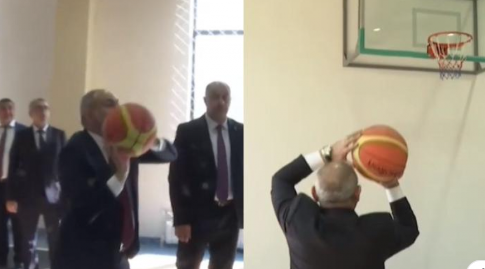Փաշինյանը փորձեց բասկետբոլ խաղալ, խոսեց կախիչների մասին․ նա Մեդովկայի նորակառույց դպրոցում էր (տեսանյութ)