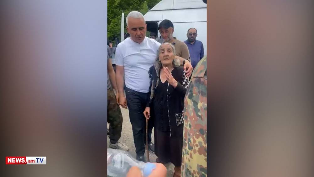 Կիրանցի 96-ամյա բնակչուհին համագյուղացիների հետ վաղ առավոտից փակել է Երեւան-Թբիլիսի ճանապարհը