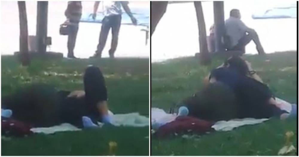Երկու աղջիկ, Օպերայի դիմաց խոտերին պառկած, «գզվում են» իրար հետ (տեսանյութ)