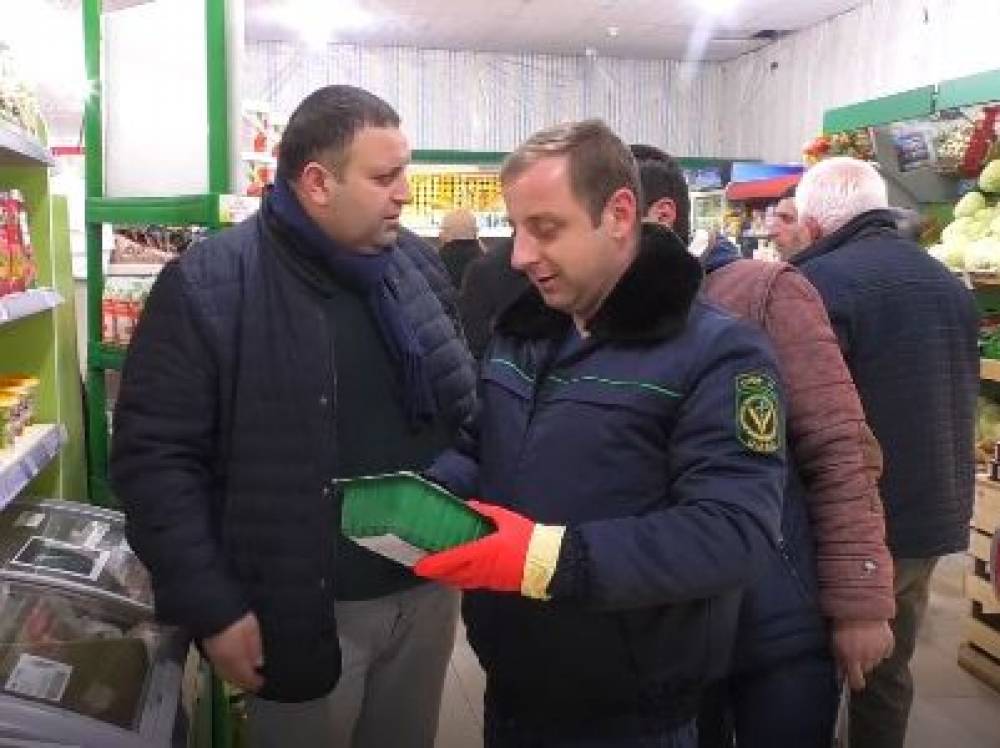 Գյումրիի մի քանի խանութներում առկա հավի կրծքամսի խմբաքանակները ճանաչվել են վտանգավոր. ՍԱՏՄ