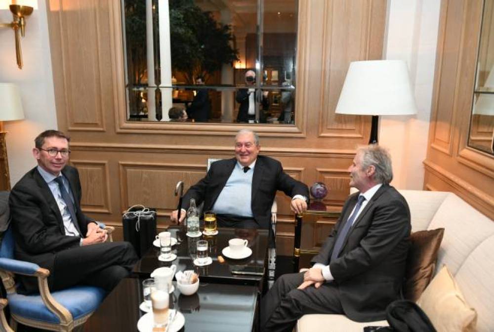 Արմեն Սարգսյանը Ցյուրիխում հանդիպել է ֆրանսիական Thales Group-ի ներկայացուցիչների հետ