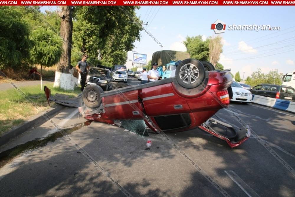 Խոշոր ավտովթար Երևանում. Իսակովի պողոտայում՝ ԱՄՆ դեսպանատան մոտ, Opel-ը բախվել է Mercedes-ին և գլխիվայր շրջվել. կա վիրավոր