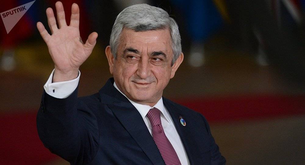 Սերժ Սարգսյանը սելֆի արեց երիտասարդների հետ