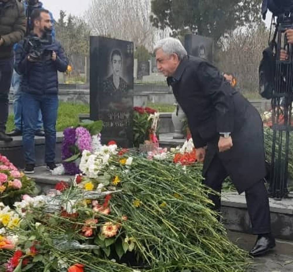 Սերժ Սարգսյանը այցելել  է Եռաբլուր. (տեսանյութ)