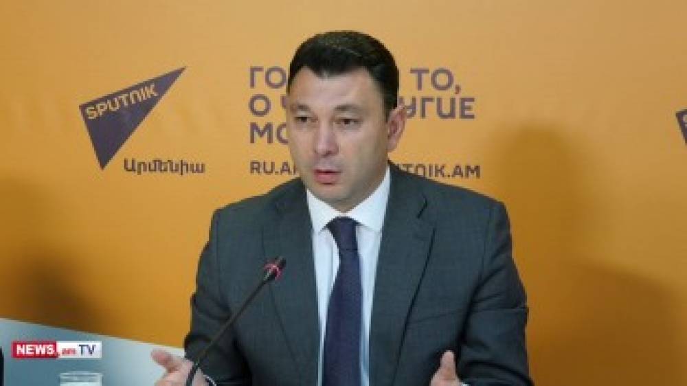 Մտնում ա Փաշինյանը, գալիս ա Ալիևը, սաղ ազգը սպասում ա Բակո Սահակյանին. Շարմազանով