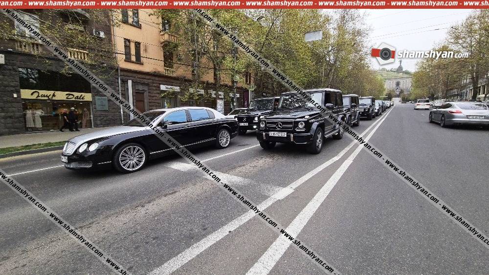Երևանում «յաշիկների» ուղեկցությամբ BMW-ի վարորդը չկարողացավ խուսափել Երևանի ճանապարհային ոստիկաններից (լուսանկարներ)