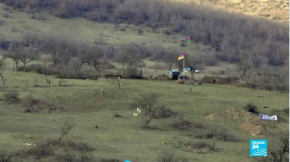 Թաղավարդ գյուղում հայկական դիրքը ընդամենը 50 մետր հեռավորության վրա է գտնվում ադրբեջանականից