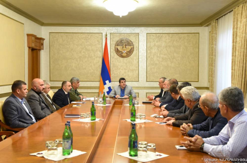 Արցախի կարգավիճակի մասին Փաշինյանի հայտարարությունից հետո Արցախում բարձրաստիճան պաշտոնյաների մասնակցությամբ հրատապ խորհրդակցություն է հրավիրվել