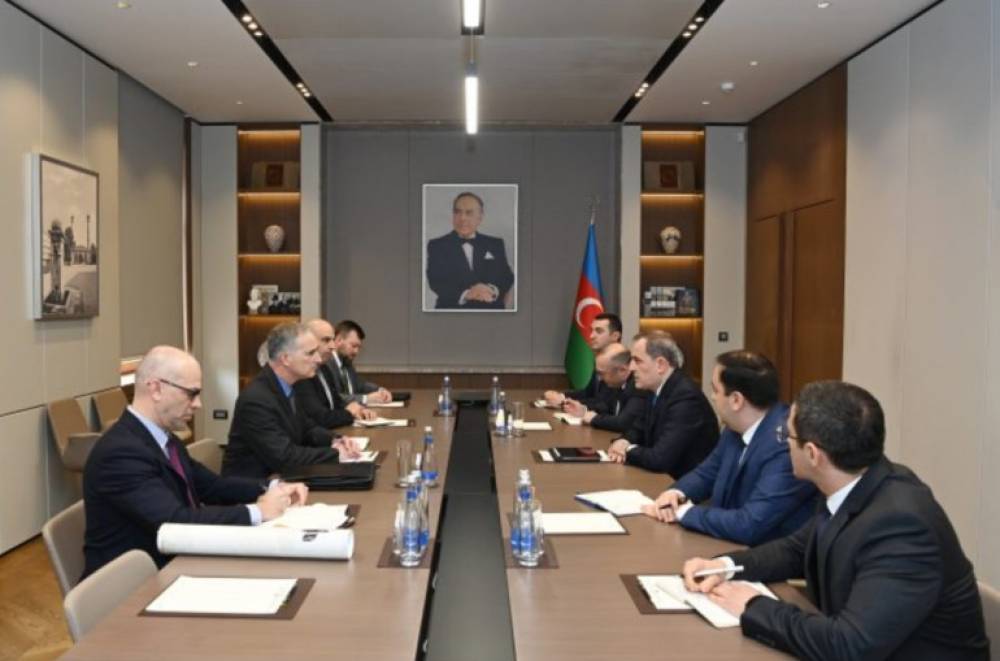 Ադրբեջանի ԱԳ նախարարը «գերի» է ներկայացրել Հայաստանի տարածք ներխուժած և քաղքացու սպանած ադրբեջանցիներին ու կոչ արել նրանց ազատ արձակել