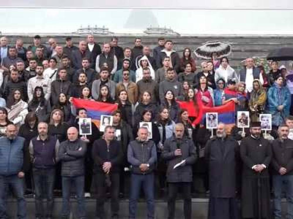 Սատար կանգնենք հրամանատարին, որ նա տանի դեպի նոր հաղթանակներ.Զոհվածների ծնողները պահանջում են ազատ արձակել Խաչատուրովին