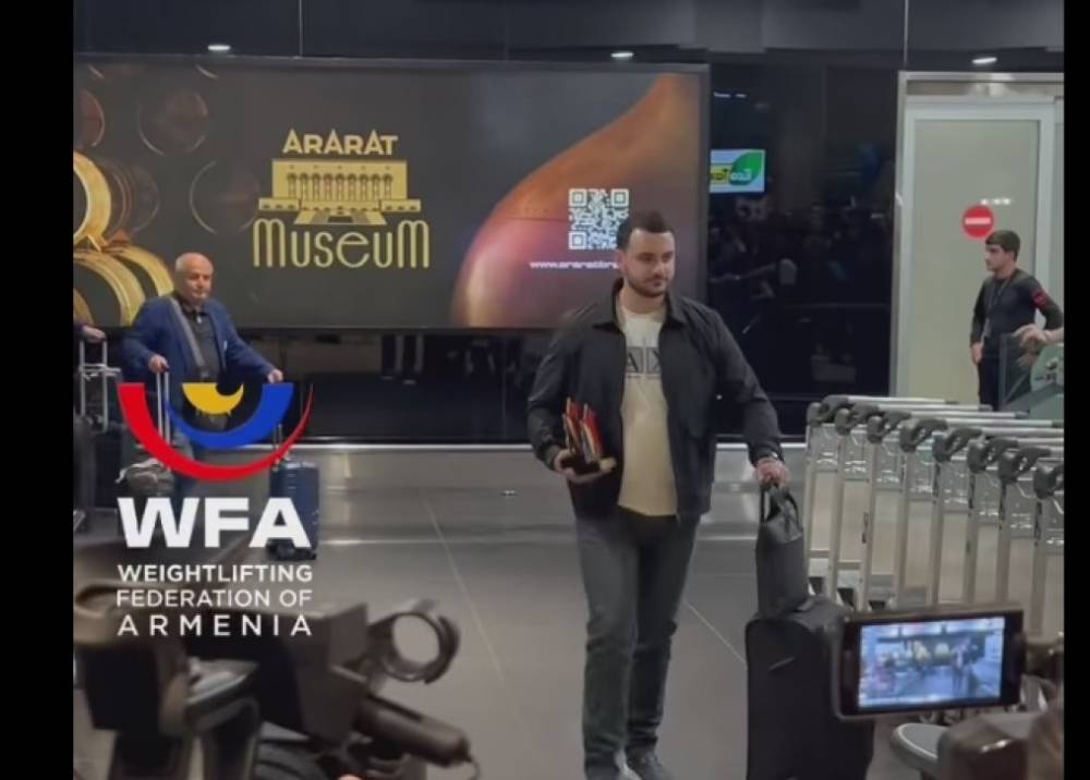 «Տղե՛րք ջան, ապրե՛ք»․ Հայաստանի ծանրամարտի հավաքականներն արդեն հայրենիքում են (Տեսանյութ)