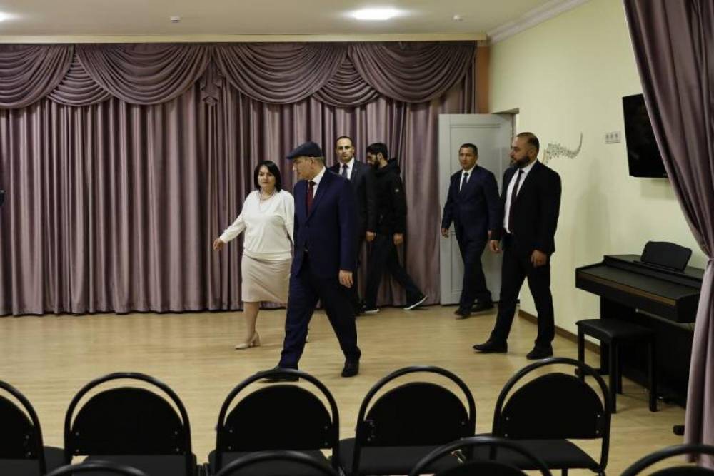 «Կինտոյի գլխարկը դրել, եկել է Կապան»․  «Հրապարակ»