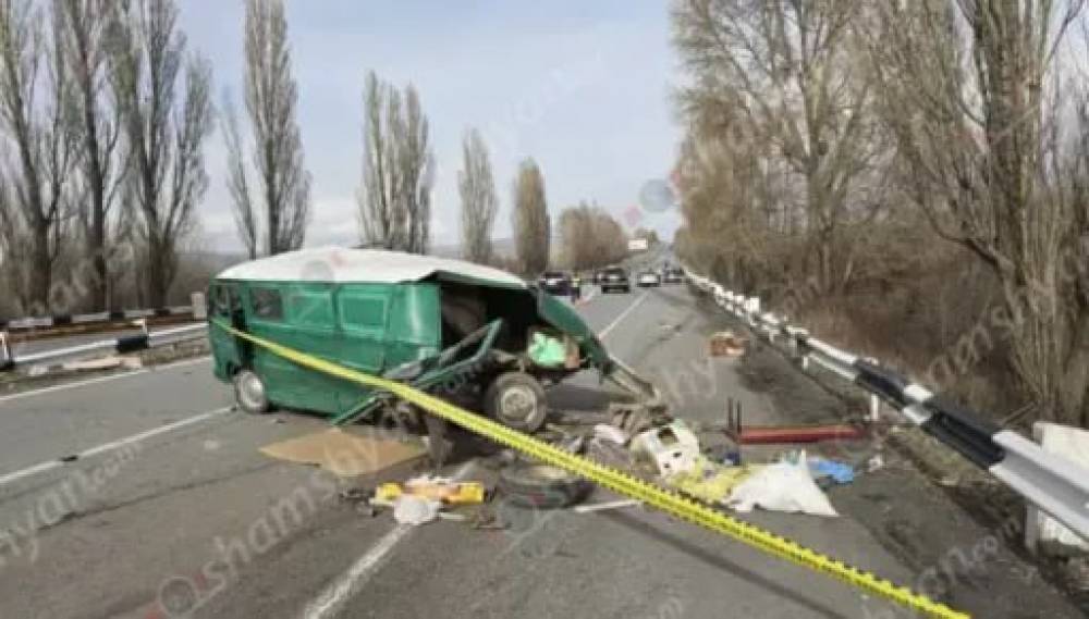 Սևանում բախվել են «Mercedes»-ը և «Երազ»-ը․ վերջինը վերածվել է մետաղե ջարդոնի․ կան վիրավորներ