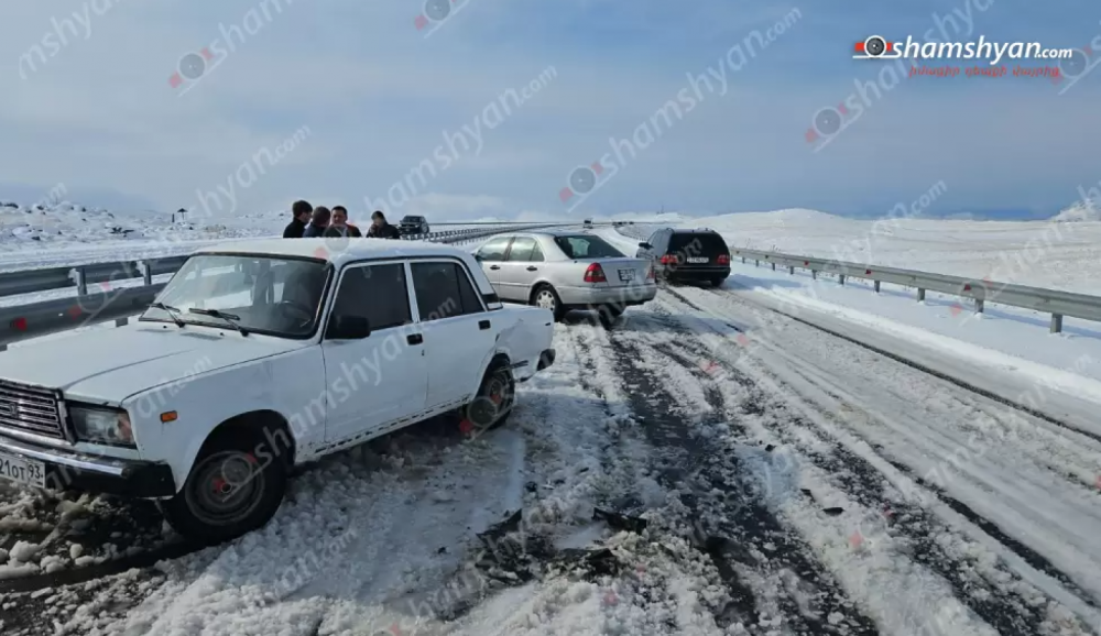 Երևան-Գյումրի ճանապարհի Մաստարա-Լանջիկ հատվածում մերկասառույցի պատճառով արտակարգ իրավիճակ է ստեղծվել