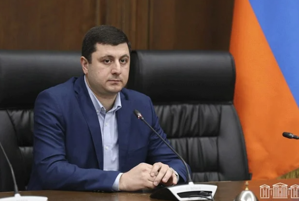 2019-ին  «Արցախը Հայաստան է և վե´րջ» գոռացող Փաշինյանն արդեն խոստովանել է, որ նա այդ ժամանակ ճիշտ հակառակն էր մտածում, սակայն իր իրական դիրքորոշման մասին չի համարձակվել ասել