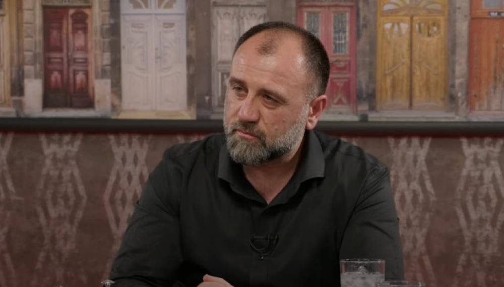 Պիտի ներողություն խնդրես, որ խորովածը հռչակեցիր հեղափոխության սիմվոլ, իսկ սիմվոլները տվեցիր գետնով