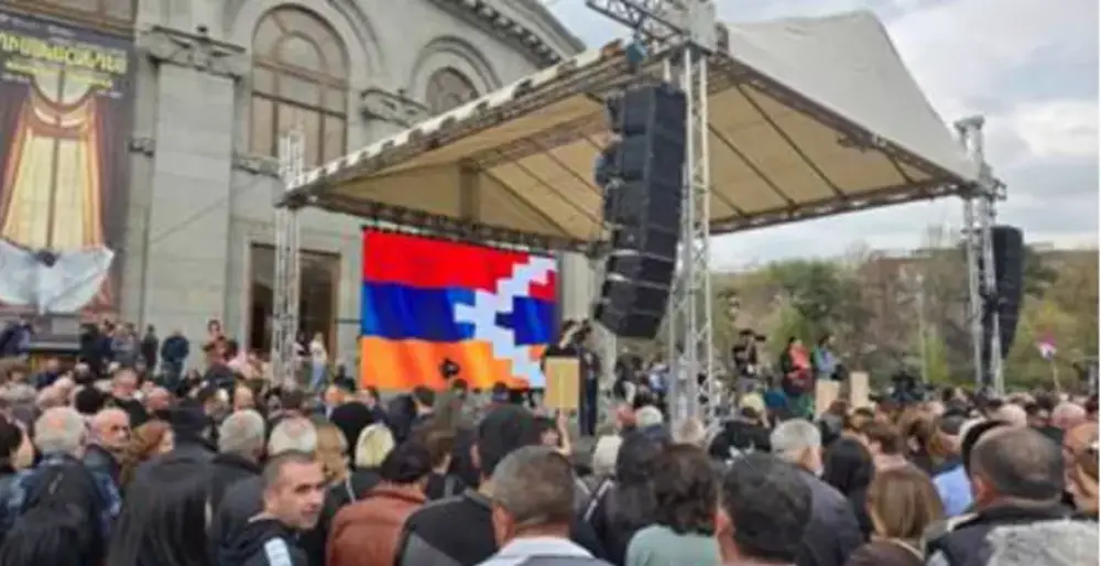 Փորձում են հեռակառավարել Ազատության հրապարակում գեներացվող ընդդիմադիր գործընթացները. «Իրավունք»