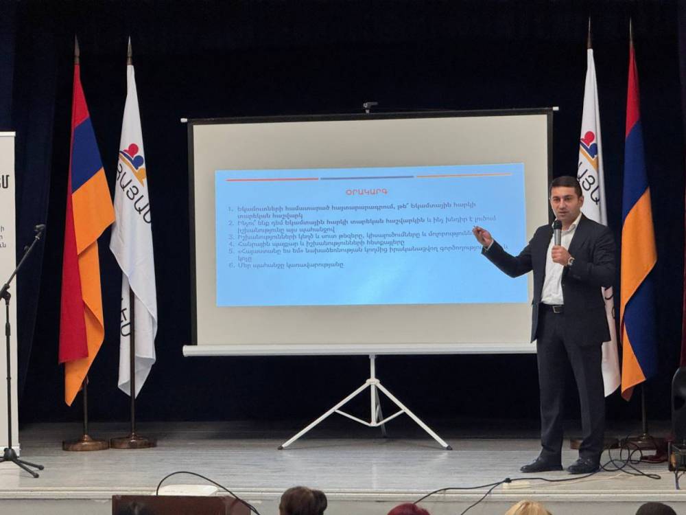 Նաիրի Սարգսյանը Նոյեմբերյանի բնակիչներին ներկայացրել է հայտարարագրման վտանգներն ու օրենքի իրական նպատակները (լուսանկարներ)