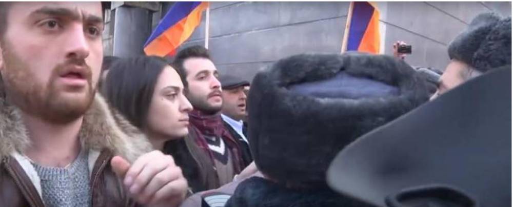 Թուրքիայի դրոշը չի կարելի, Ռուսաստանինը՝ կարելի է․«Հրապարակ»