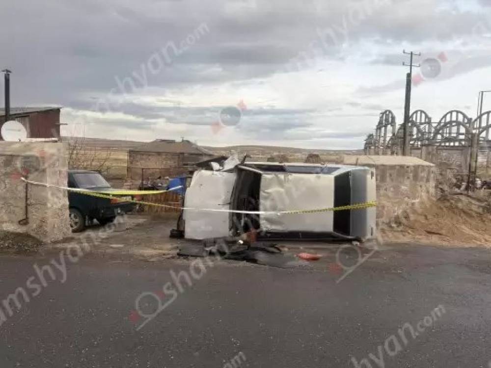 52-ամյա վարորդը առանց համարանիշների «ՎԱԶ 21099»-ով բախվել է բնակչի տան պարսպին․ վիրավոր կա