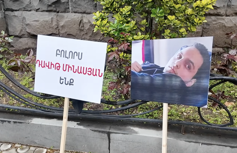 Դավիթը գլուխը չի կարողանում բարձրացնել բարձից. նստացույցը շարունակվում է