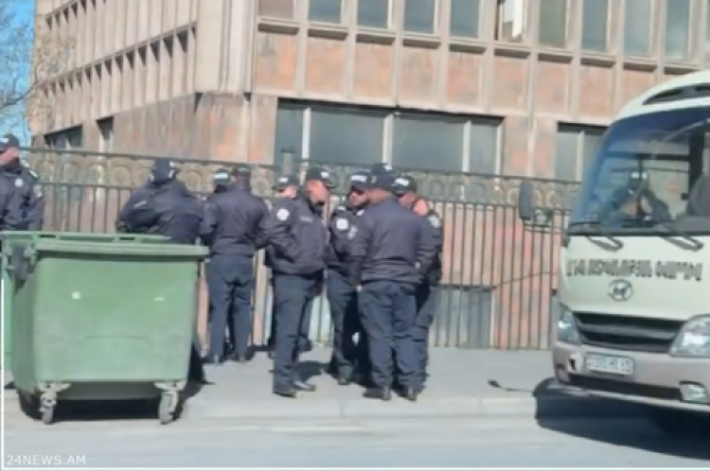 Ոստիկանական բանակ՝ Սամվել Կարապետյանի դատից առաջ. սպասվում են առաջին լսումները