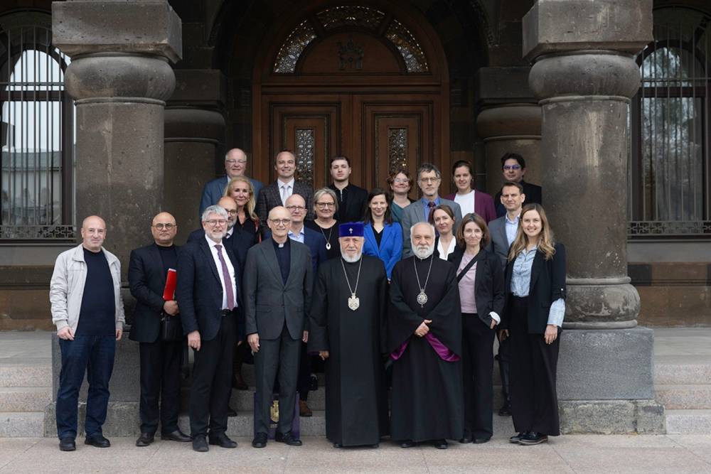 Կաթողիկոսն ընդունել է Հայր Թոմաս Շվարցի գլխավորած պատվիրակությանը, որի կազմում ընդգրկված էին եվրոպական տարբեր լրատվամիջոցների ներկայացուցիչներ