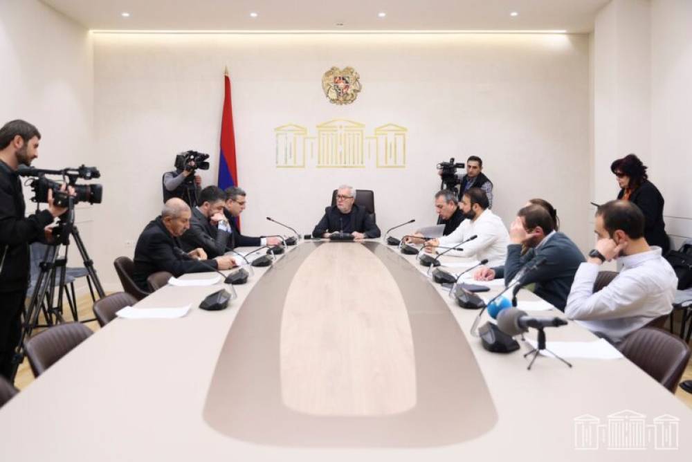 ՔՊ-ում կրկին իրար փոր են թшփում. «Հրապարակ»