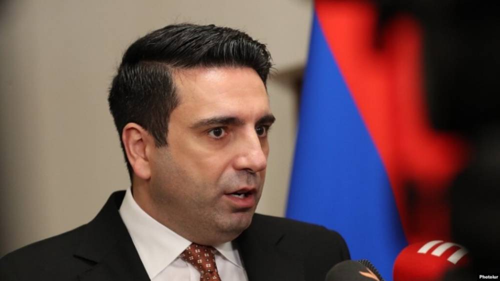 Ինչի՞ ա ինքը Երևանում, իսկ մնացած նախագահները՝ Բաքվի բանտում, թող սուս մնա. Սիմոնյանը՝ Շահրամանյանի մասին