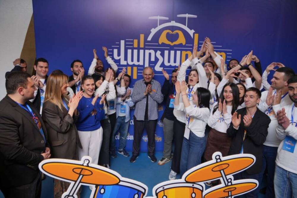 Էլիտան բոյկոտել է. «Հրապարակ»