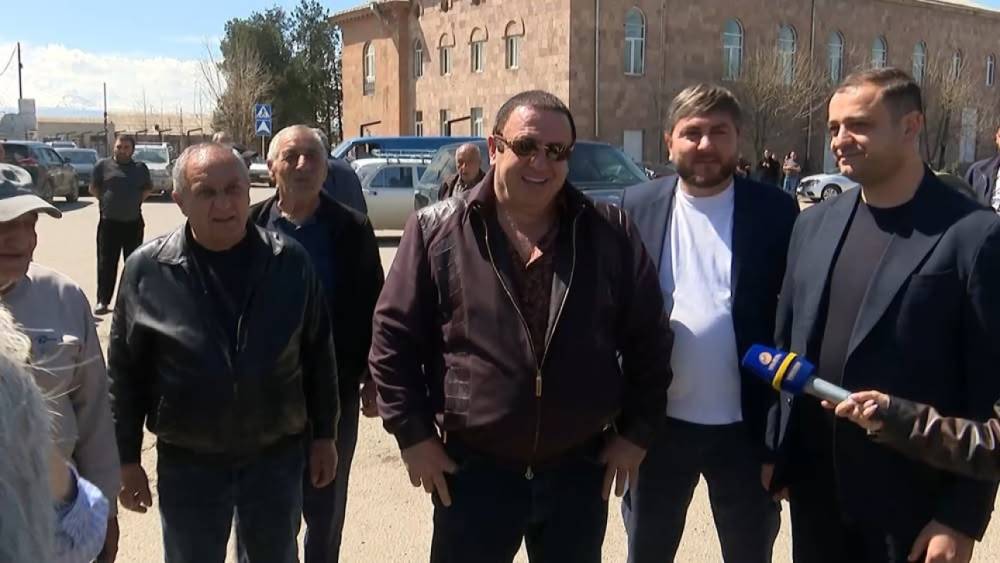Յուրաքանչյուր հարց ունի իր լուծումը. Գագիկ Ծառուկյանը հանդիպել է Արարատի մարզի բնակիչներին (Տեսանյութ)