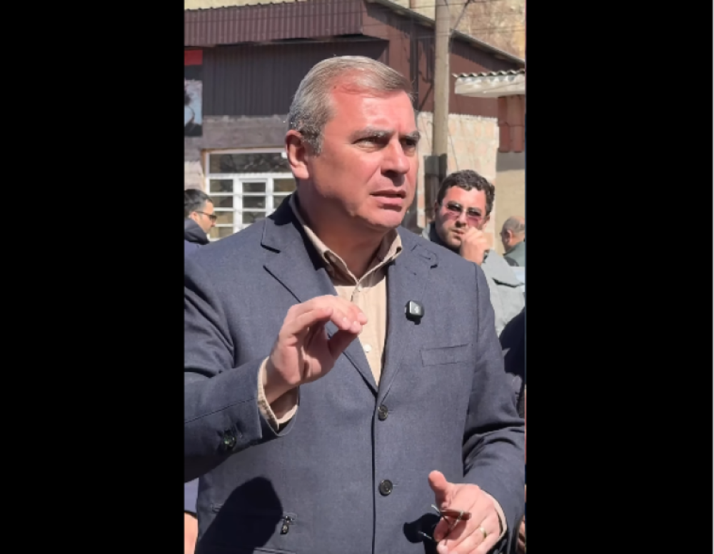 Գյուղացին հողից զզվում ա, մշակող չկա. Գեղհովիտի բնակչի մտահոգություններին պատասխանել են Արման Թաթոյանն ու Դավիթ Անանյանը