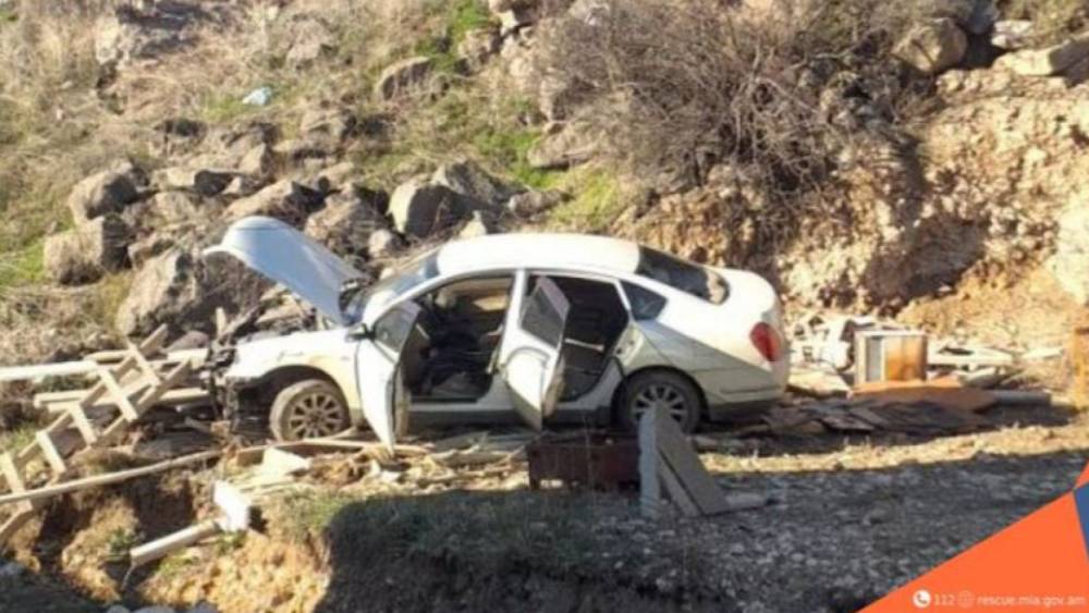 Արտաշատ-Սևան ճանապարհին մեքենան դուրս է եկել երթևեկելի գոտուց և հայտնվել ձորակում, վարորդը հոսպիտալացվել է