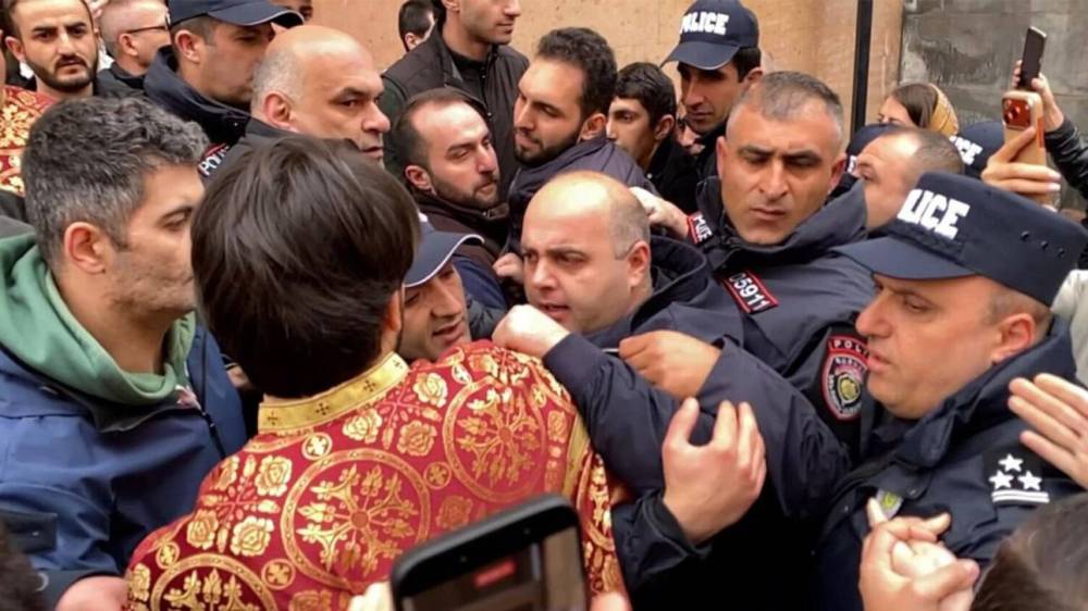 Հարվածը եղել է Փաշինյանի անվտանգության աշխատակցի կողմից․ Բողոքի ակցիայի մասնակից