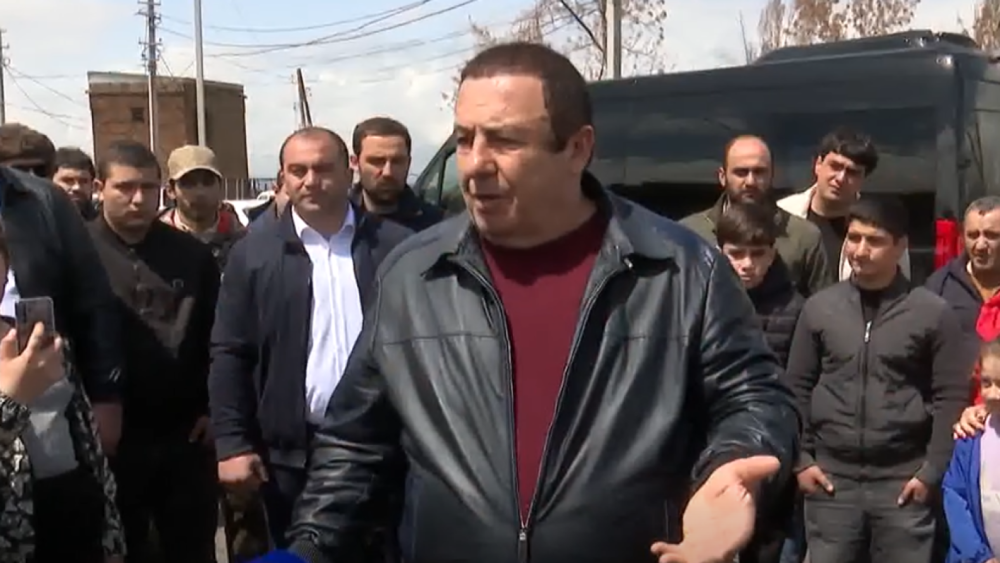 Պապական Զովքում Ծառուկյանին ընդունել են դհոլ-զուռնայով, աղ ու հացով