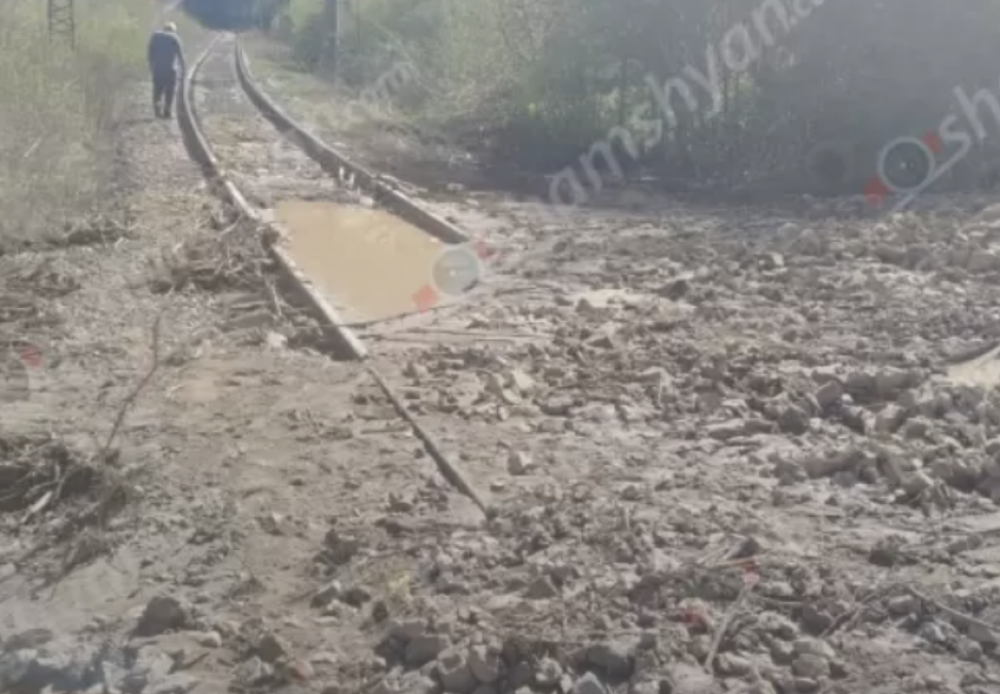 Արտակարգ իրավիճակ՝ Լոռու մարզում. հողազանգվածը լցվել է երկաթգծի վրա