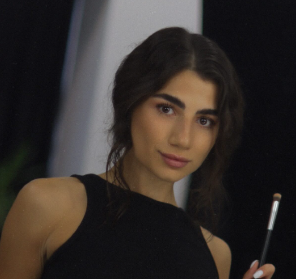 Չեմ պատասխանում հարցերի, կներեք. մարդու վրա այսպես hարձակվելը մի քիչ ճիշտ չէ. Մարիամ Փաշինյանը՝ Ամիրյան փողոցում (տեսանյութ)