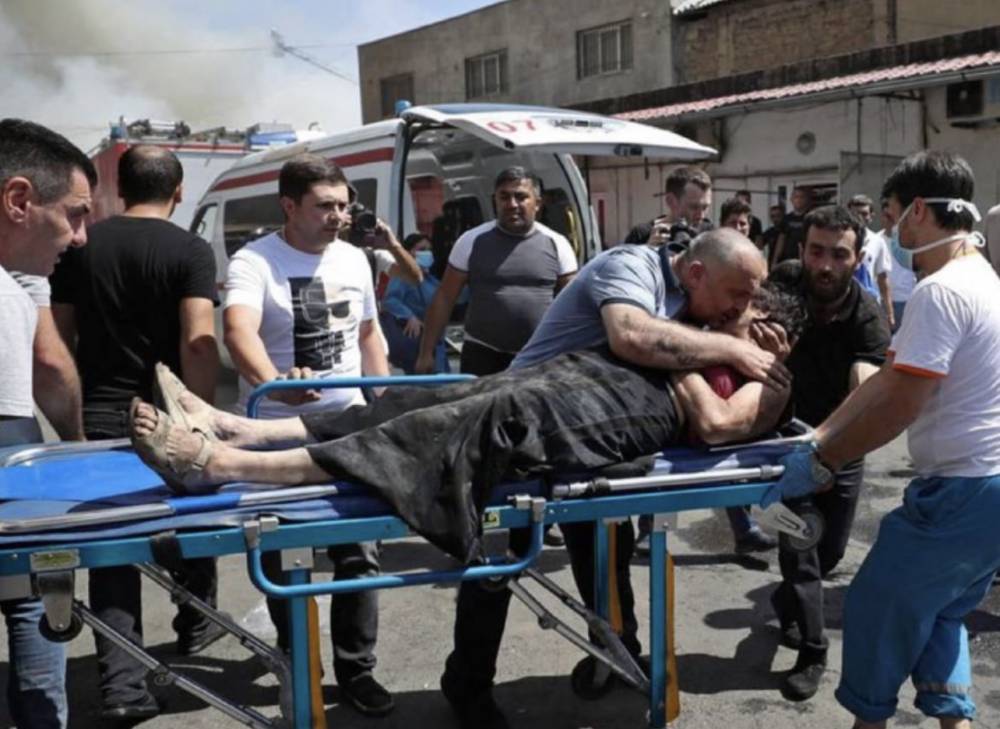 Օրվա կադրը.Առանց արցունքների չեք կարող նայել փլատակների տակ ողջ մնացած կնոջ լուսանկարը