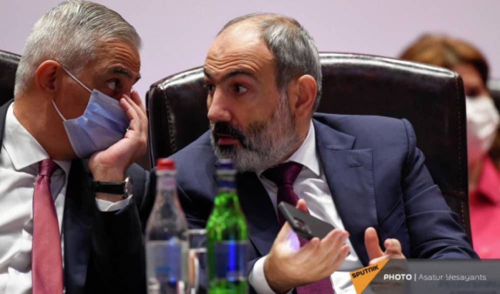 Օգոստոսի 4-ին ՀՀ-ն ունեցել է երկու վարչապետ. մեկը որոշումներն է ստորագրել, մյուսն էլ՝ մեսիջներ ուղարկել հակառակորդին