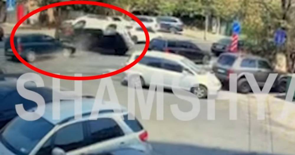 Տեսախցիկը արձանագրել է Երևանում ողբերգական ավտովթարը՝ Lexus-ը գլխիվայր շրջվում է (Video)