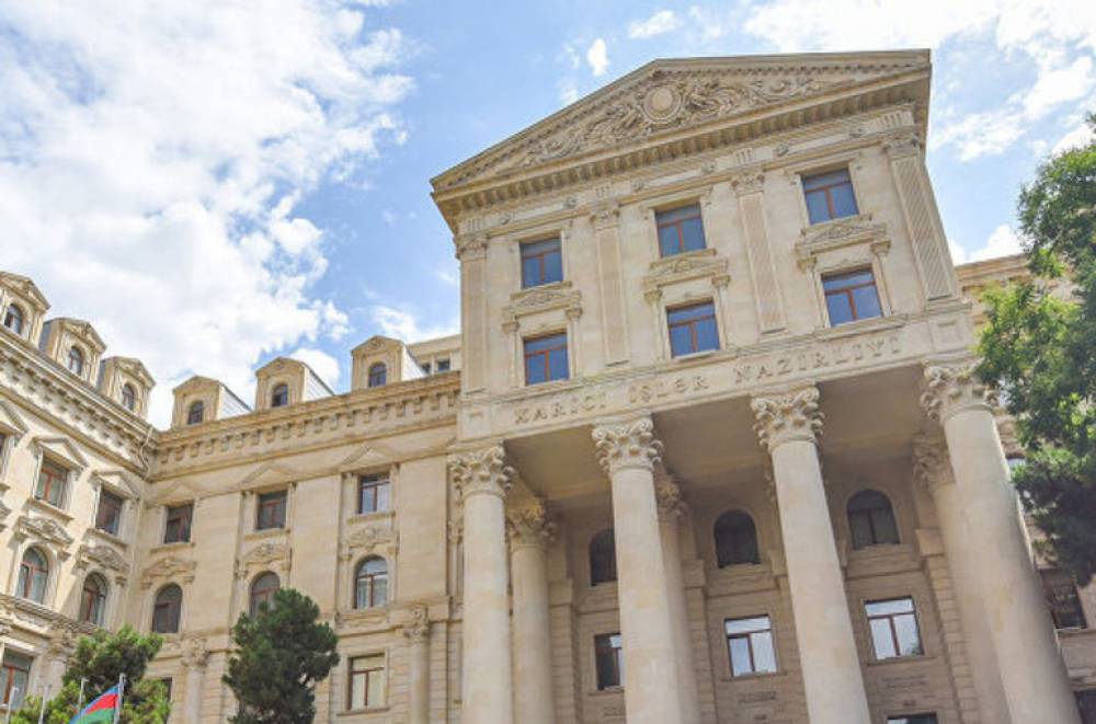 Ադրբեջանի ԱԳՆ-ն հայտարարել է, թե իբր «Հայաստանը ռազմական արկածախնդրության նպատակով մեծ քանակությամբ զենք և զինտեխնիկա է կենտրոնացնում սահմանին»