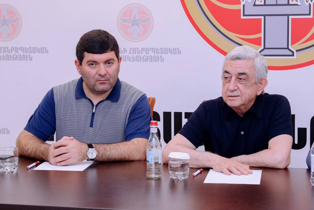Սերժ Սարգսյանն այցելել է Մասիսի շրջանային կազմակերպության ՀՀԿ նոր վերանորոգված գրասենյակ