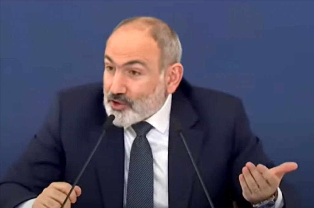 Ժողովրդավարությունն ու տոտալիտարիզմը՝ մայթի վրա. Փաշինյանը նոր տեսանյութ է հրապարակել
