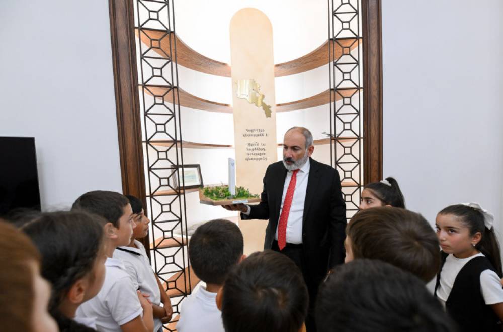 Փաշինյանը հյուրընկալել է Սառնաղբյուրի միջնակարգ դպրոցի 4-րդ դասարանի աշակերտներին