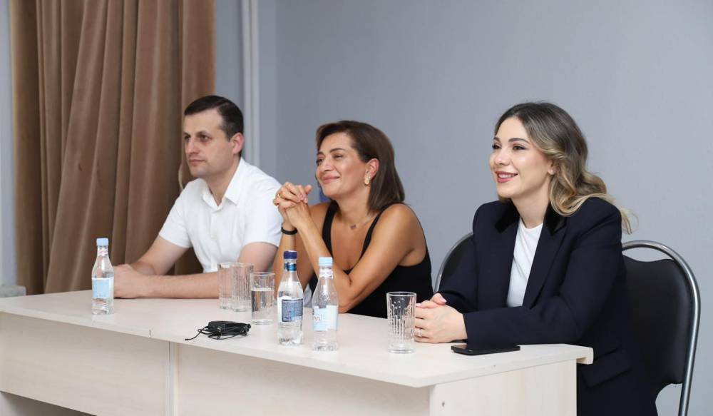 Վարչապետի տիկին Աննա Հակոբյանը և արդարադատության նախարար Սրբուհի Գալյանն այցելել են «Աբովյան» ՔԿՀ