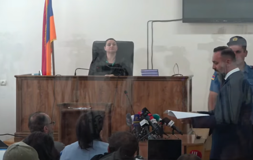 Ականատես ենք արքեպիսկոպոսի նկատմամբ խիստ բացասական վերաբերմունքի. Միքայել սրբազանի փաստաբանը նիստը նախագահող դատավորին բացարկ հայտնեց
