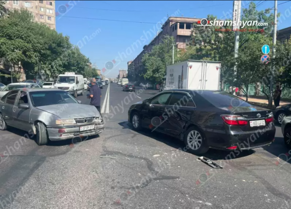Երևանում իր ծառայողական մեքենայով վթարի է ենթարկվել Մալաթիա-Սեբաստիայի թաղապետ Ռոմիկ Մխիթարյանը