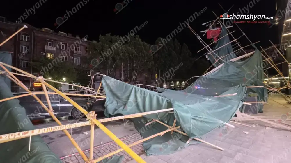 Ուժեղ քամին Երևանում տապալել է կառուցվող շենքի երկաթե կառուցատարրերն ու էլեկտրասյուները