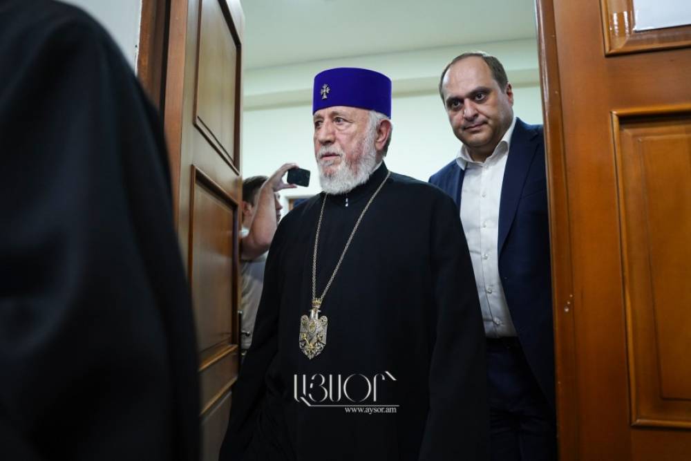 ️Կաթողիկոսի և 6 եպիսկոպոսների «գործով» դատավոր Հակոբ Մանուկյանը ինքնաբացարկ հայտնեց և հրաժարվեց գործը քննելուց (Տեսանյութ)