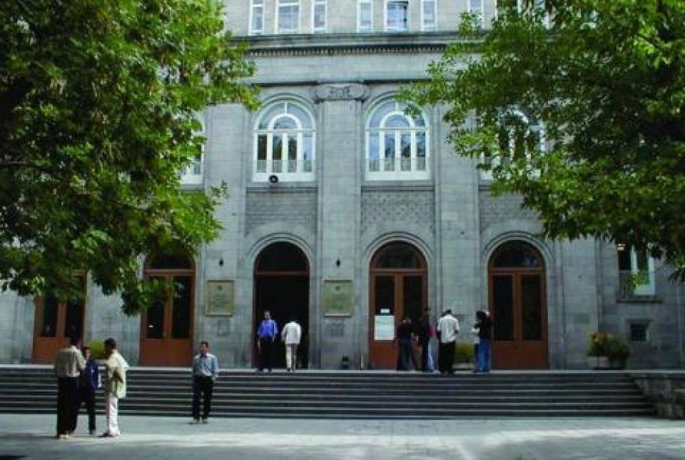 Պարտք են. «Հրապարակ»